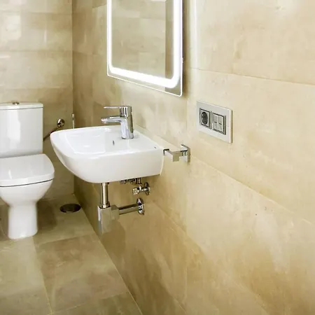 De Luxe Paramount Con Piscina & Jacuzzi En Ferienhaus Costa Adeje (Tenerife)