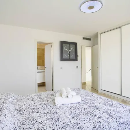 De Luxe Paramount Con Piscina & Jacuzzi En Dom wakacyjny