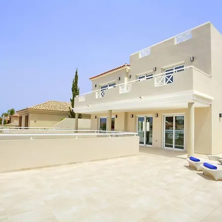 De Luxe Paramount Con Piscina & Jacuzzi En
