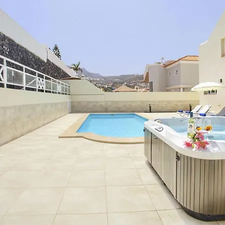 Dom wakacyjny De Luxe Paramount Con Piscina & Jacuzzi En